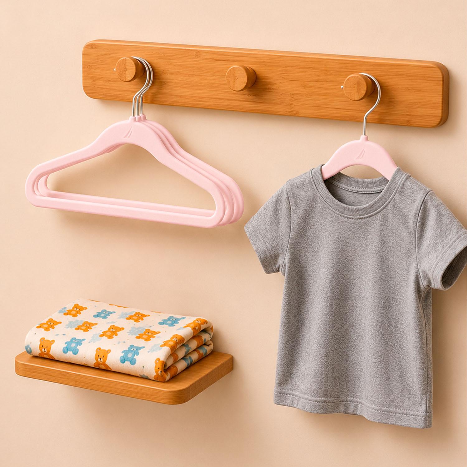 Set 10 Colgadores de ropa para bebé rosa
